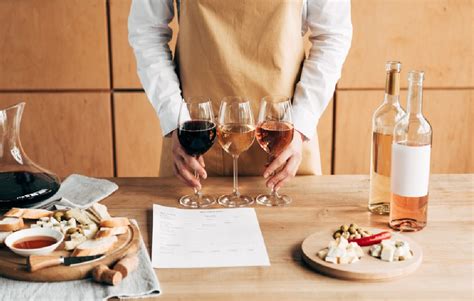 Sommelier borkóstolás közben