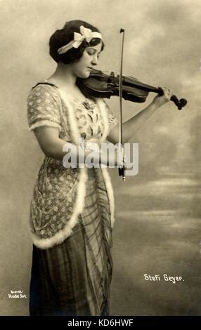 Geyer Stefi hegedűvel