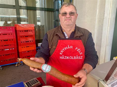 Különböző kézműves élelmiszerek és termékek