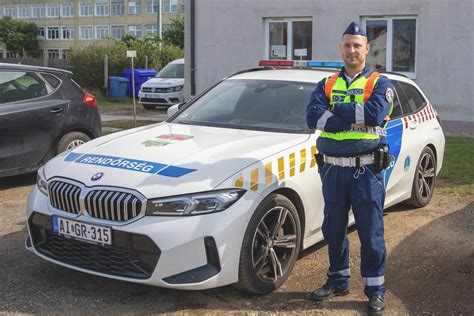 Helyszínelő rendőrök munkája