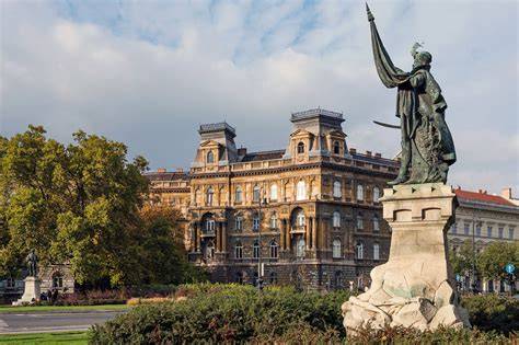 Budapest városrészeinek történeti séta képeinek vizuális áttekintése