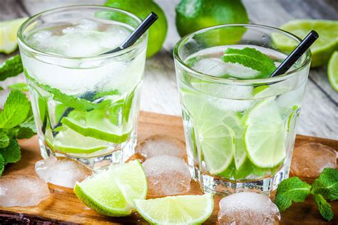 Mojito koktél készítése