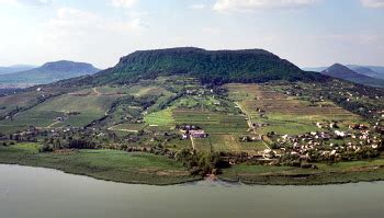Badacsony hegy és a Balaton látképe