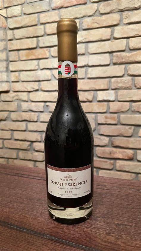 Tokaji esszencia és nektár példák vizuálisan