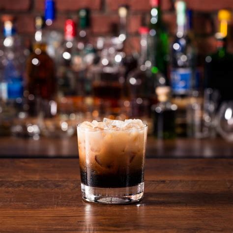 White Russian rétegzett felszín és pohárkép