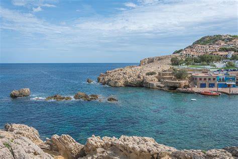 pálmafás mediterrán tengerpart pezsgő medence
