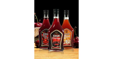 Különböző likőrök és pálinkák