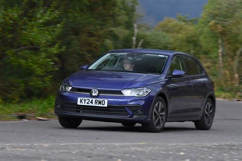 A Volkswagen Polo motorházteteje alatt található hűtőrendszer komponensei