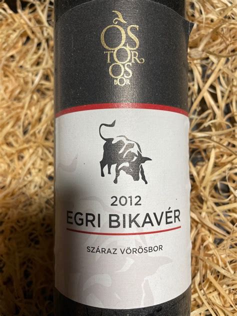 Üveg Egri Bikavér és Egri Csillag bor