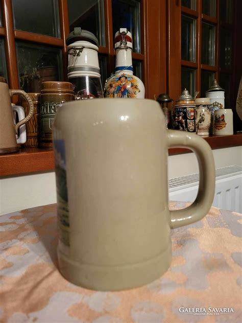 Cseh sörös korsó és sörös üvegek