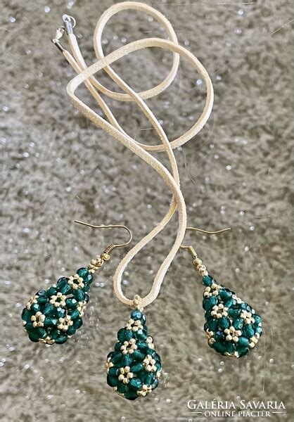 gyöngyökből készült kockavirágok