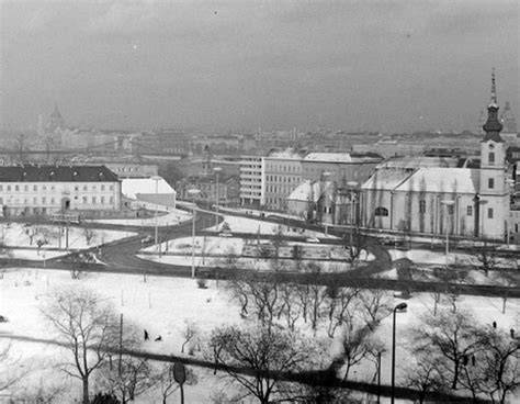 Budapest téli vásári hangulata a Duna-parton
