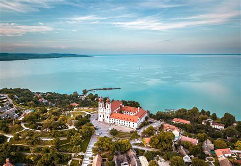 tihanyi vulkánra kilátás és szőlők panorama