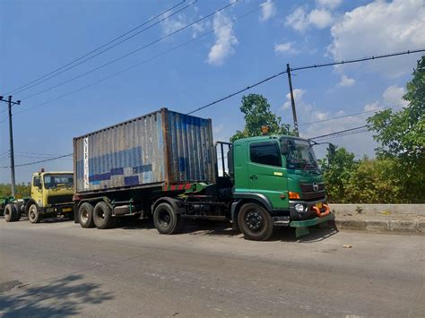 Lovas trailer mobil bárként
