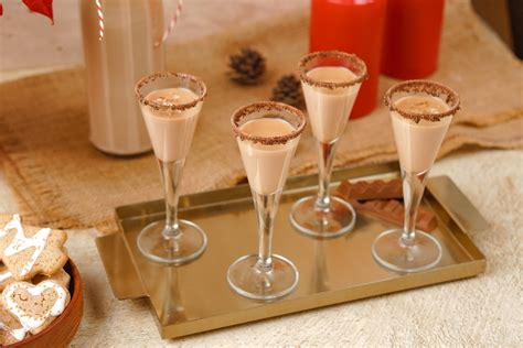 Üvegben tárolt házi likőrök