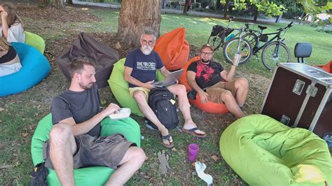 Sörjóga óra egy parkban