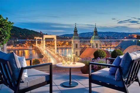 Budapesti koktélok látványa és terasz panoráma