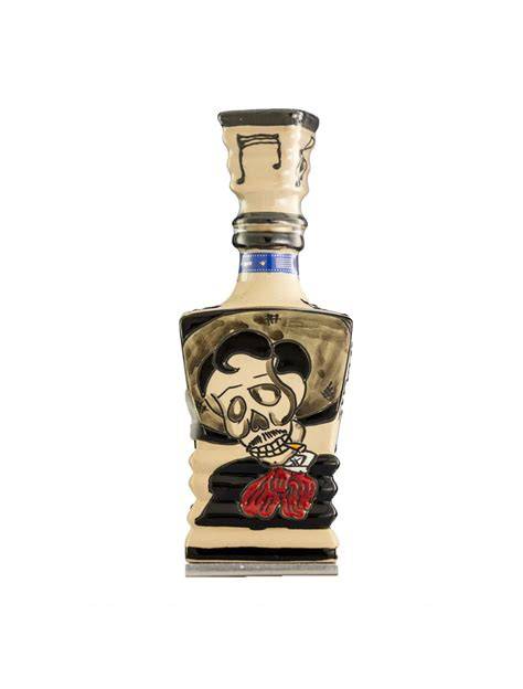 Calaveras dizájnú tequila palack