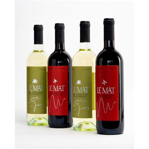 Egy palack Hegyke bor