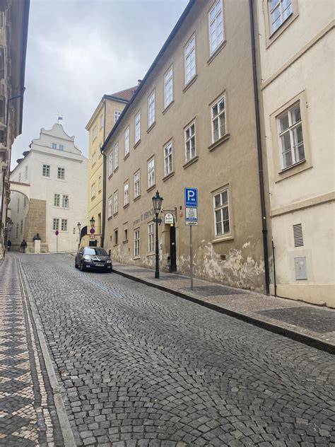 Prágai kocsma belülről és csapok