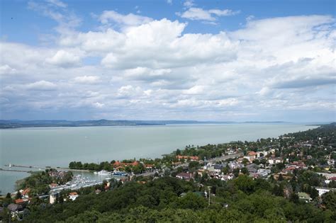 Balatonalmádi panoráma a Balatonnal