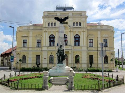Balatonalmádi városháza épülete