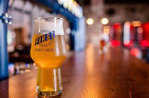 First Craft Beer Taproom és tankszínpad
