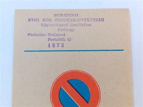 Büntető tábla sebességkorlátozással