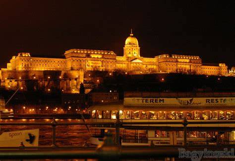 Budapest Duna-parti tér - Látvány