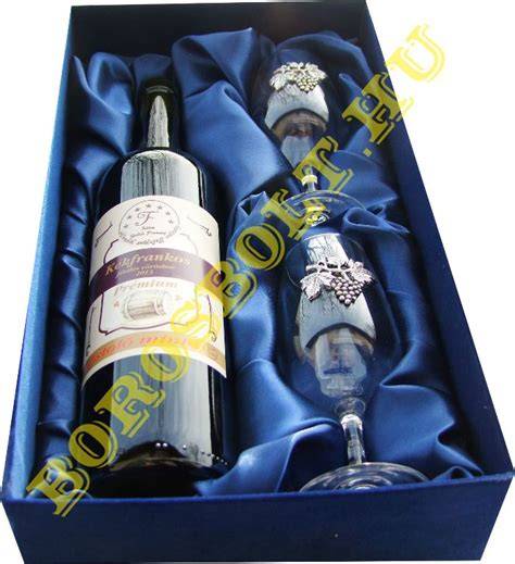Elegáns díszdoboz alkoholos üveggel