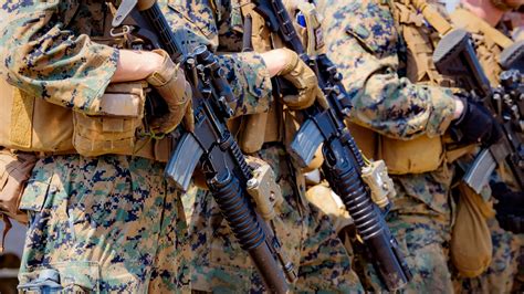 Amerikai katonák egy HMMWV terepjáróval a taszári állomáson, 1995 telén