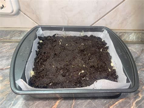 sütőpapírral bélelt tepsi