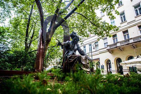 Liszt Ferenc tér térkép közlekedési kapcsolatok