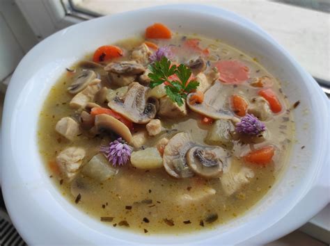 tárkonyos leves tálalva