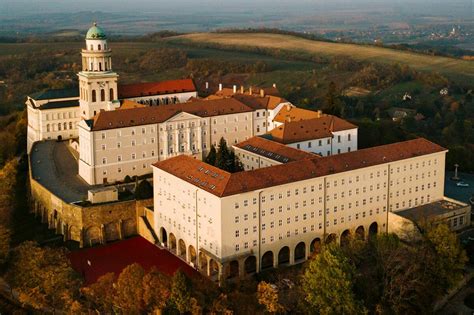 A Pannonhalmi Bencés Főapátság épületegyüttese napjainkban