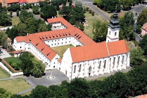 Alsóvárosi ferences templom Szegeden a Mátyás király téren.
