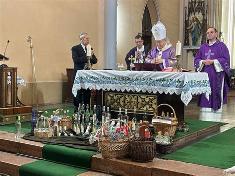 Pálinkaszentelés Kalocsán a Szent István király templomban.