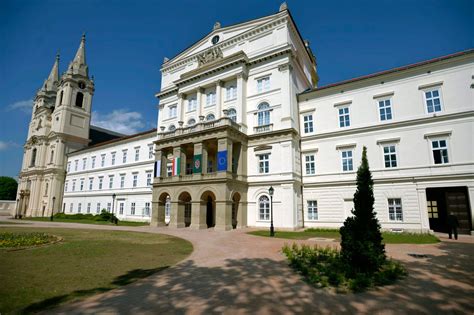 A zirci apátság barokk stílusban újjáépített monostori épületegyüttese