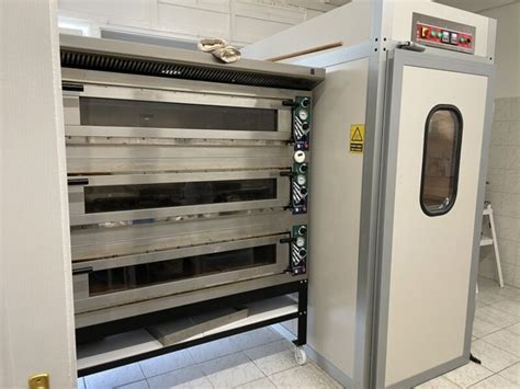 Sütőipari üzem modern hűtőkamrákkal