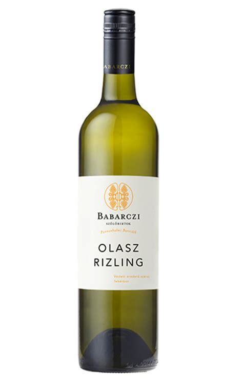 Olaszrizling szőlőfürtök a napfényben