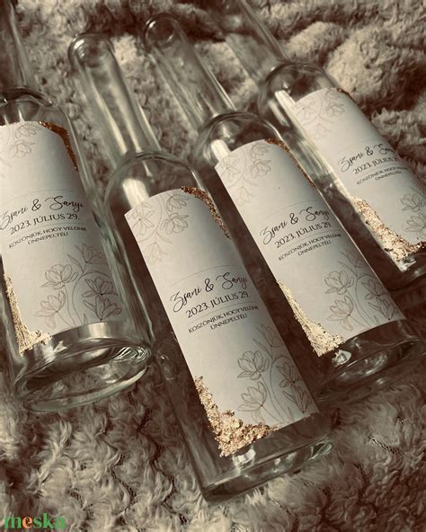 Esküvői pezsgős üveg pár nevével és dátumával
