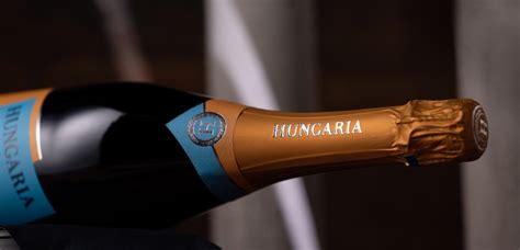 Hungaria pezsgő palackok