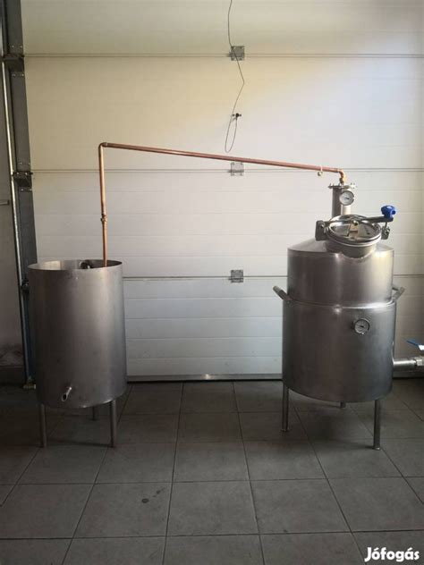 Középkori desztilláló készülék ábrázolása