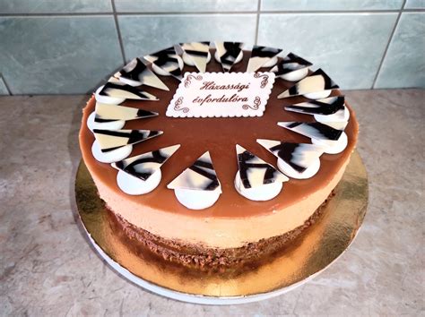 különböző karamelltorta díszítések