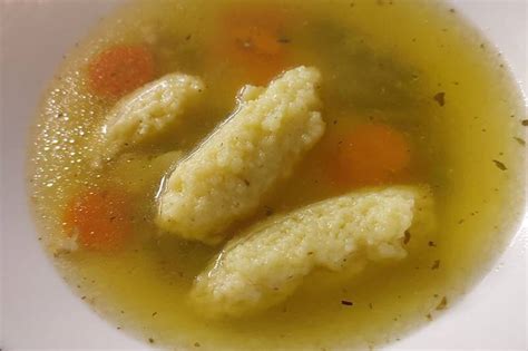 Különböző levesek és főételek fotói