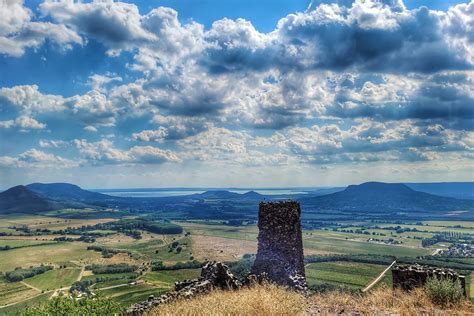 Kilátás a Harsányi Pincészetre és a környező szőlőterületekre